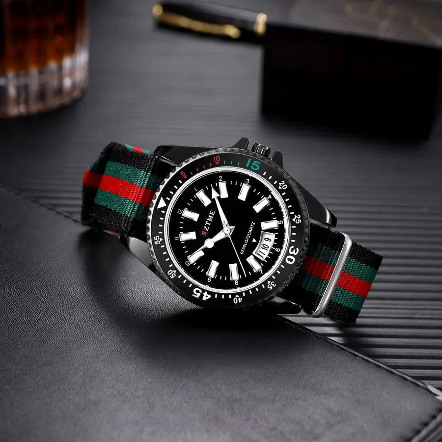 New fashionable men's nylon strap calendar watch